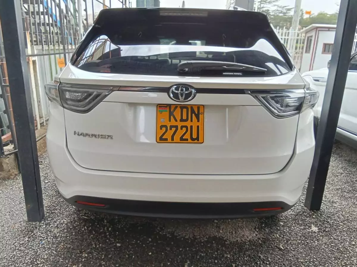 Toyota Harrier   - 2016