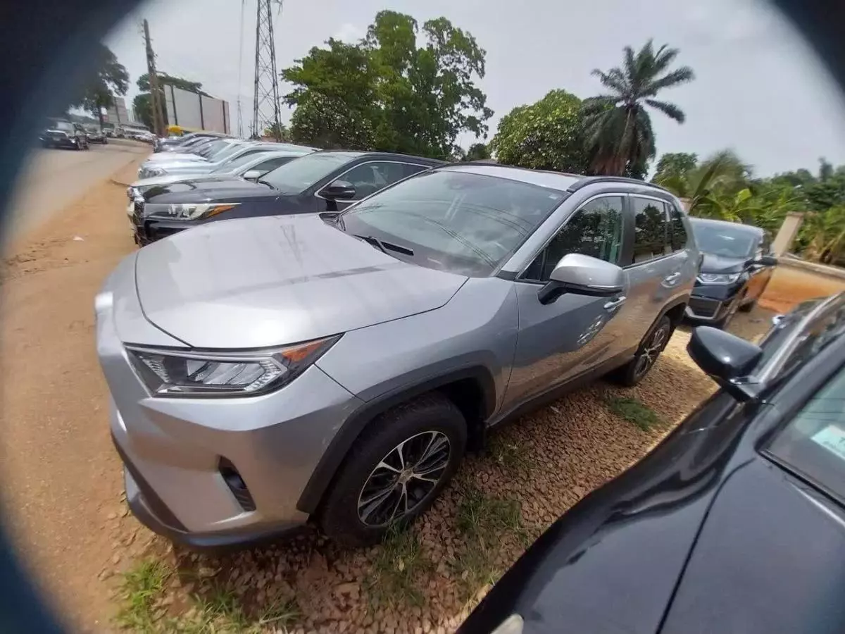 Toyota RAV 4   - 2019