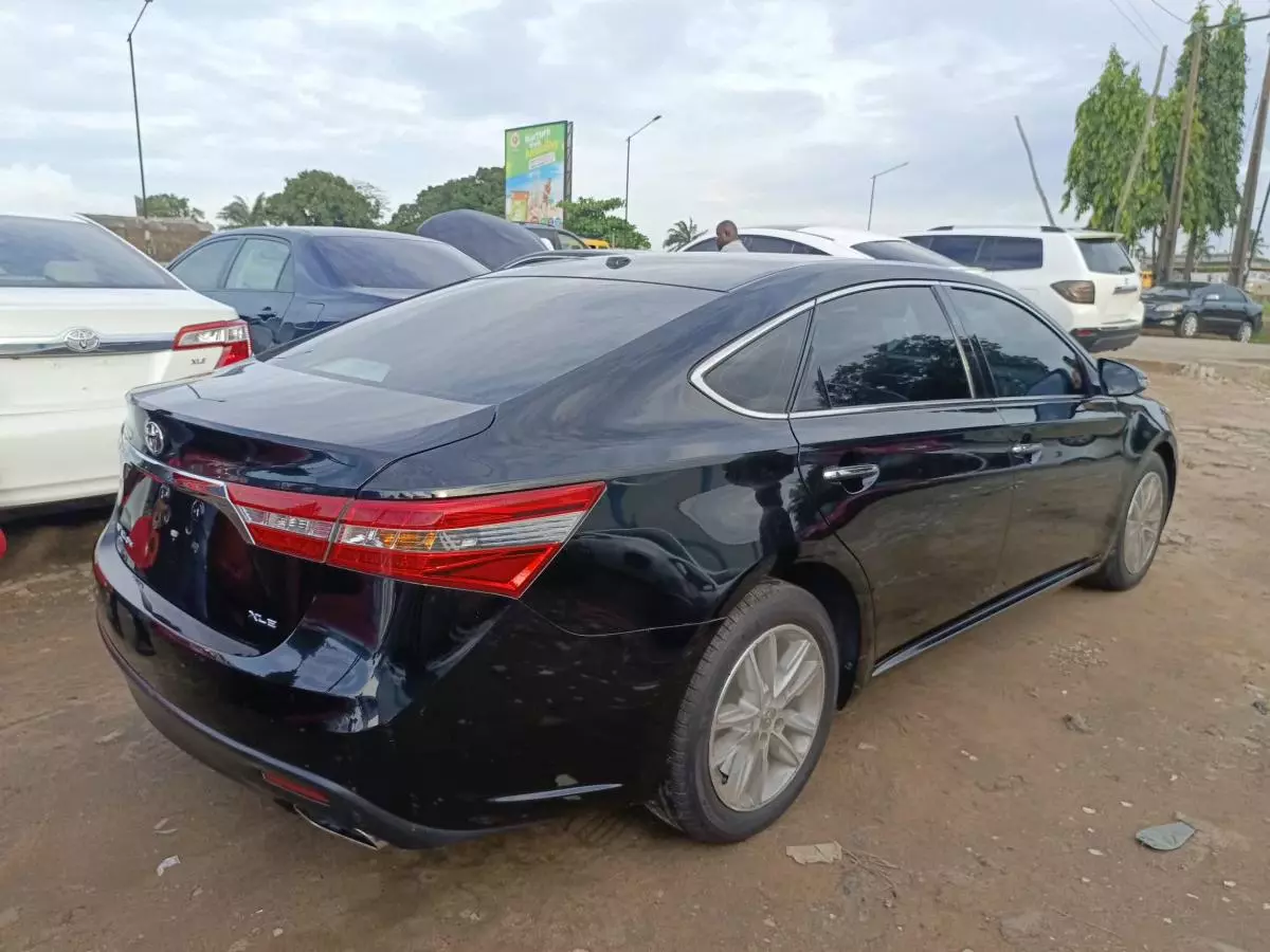 Toyota Avalon   - 2014