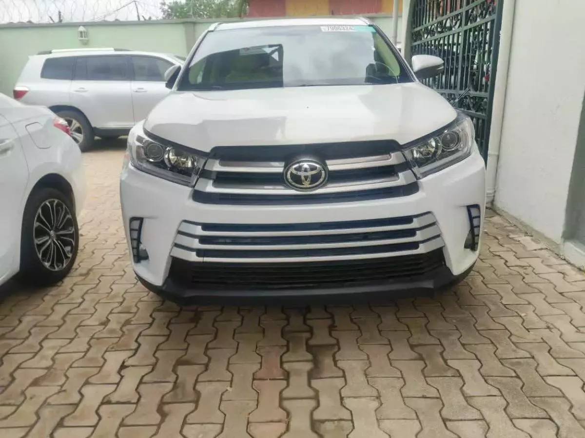 Toyota Highlander   - 2014