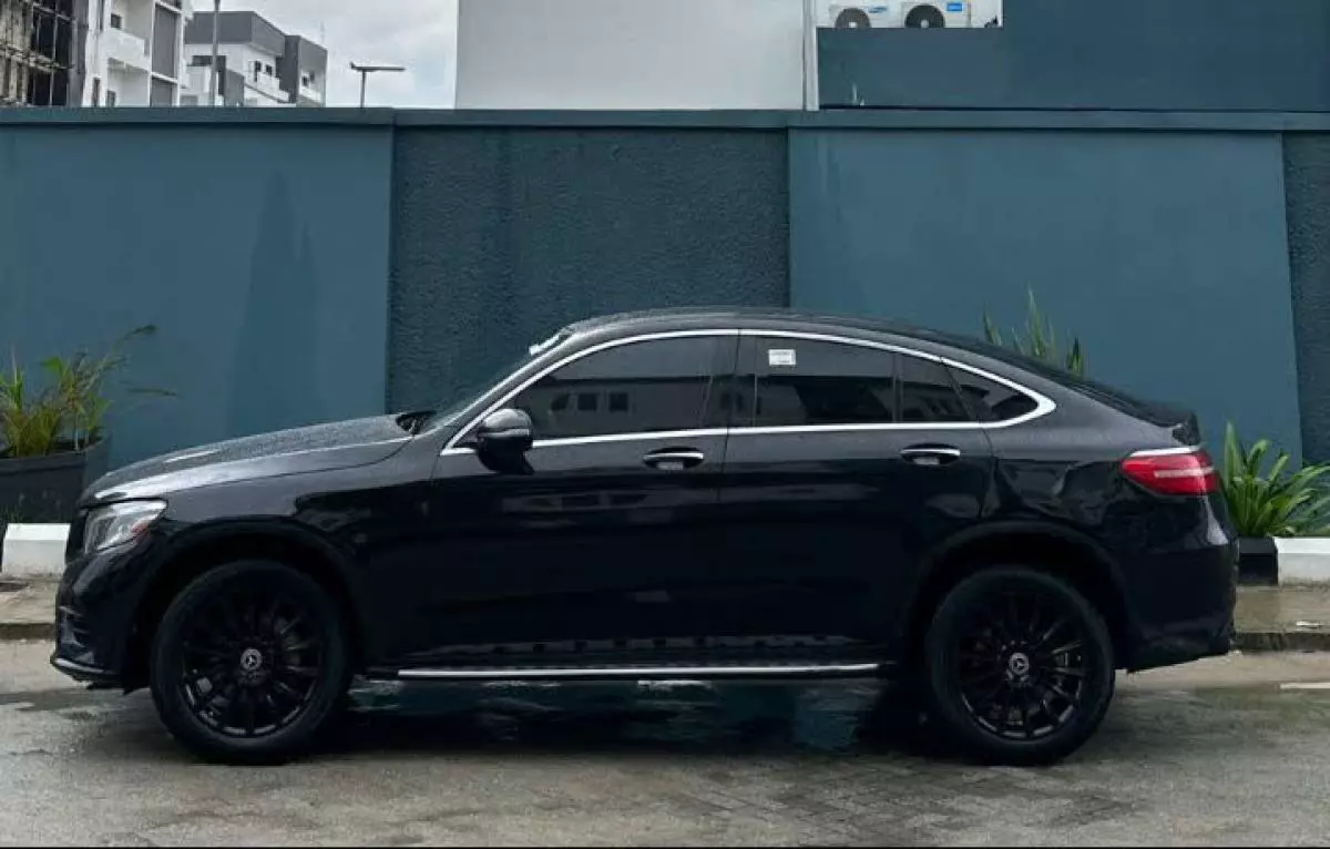 Mercedes-Benz GLC 300   - 2017