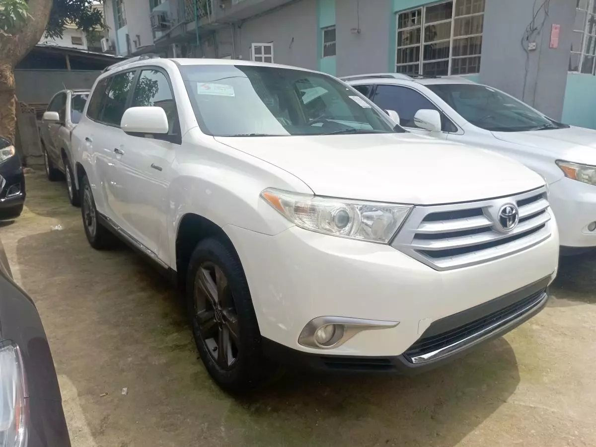 Toyota Highlander   - 2011