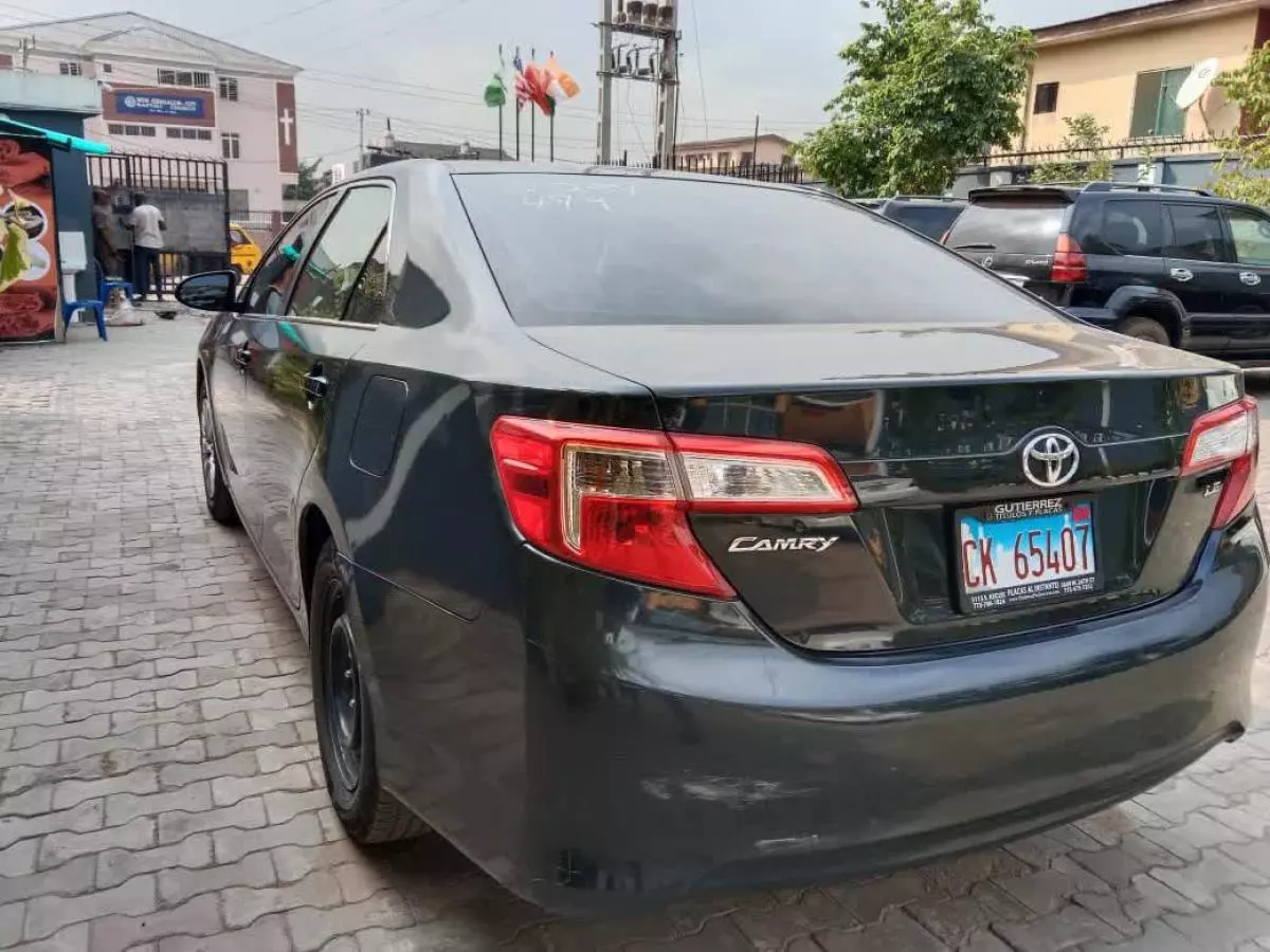 Toyota Camry - 2012