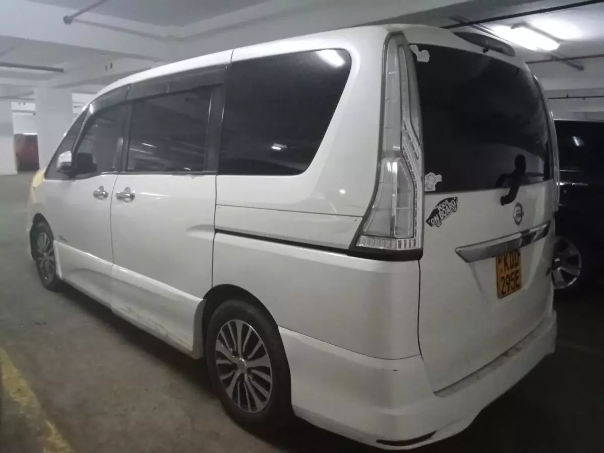 Nissan Serena   - 2014