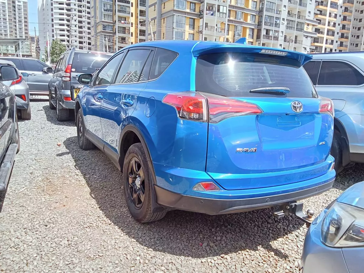 Toyota RAV4   - 2017