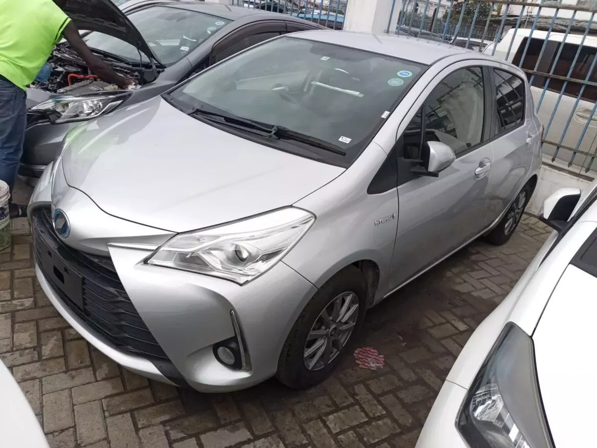 Toyota vitz hybrid - 2017