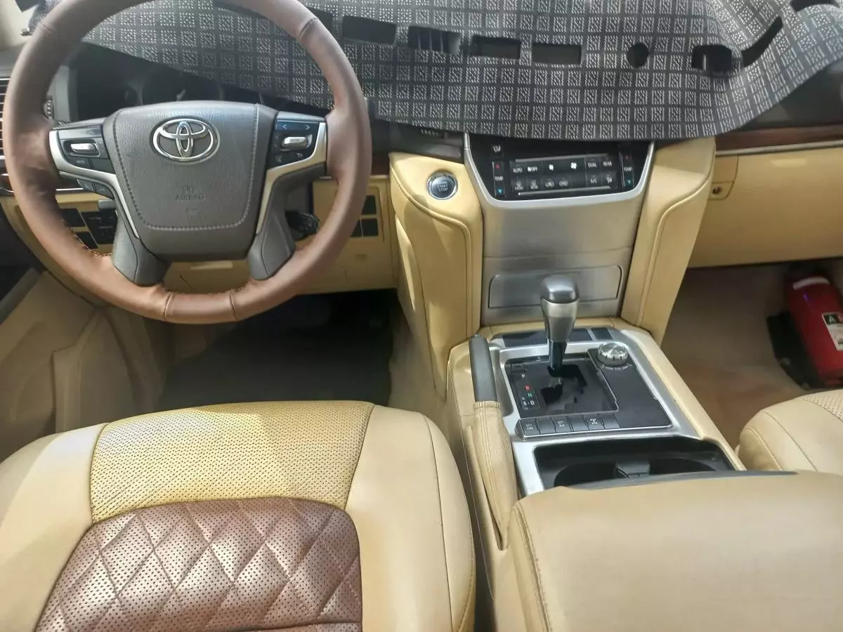Toyota Land Cruiser - 2016