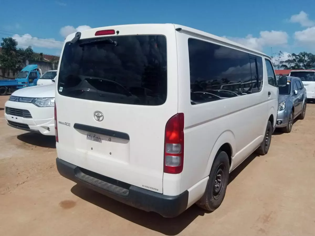 Toyota Hiace   - 2013