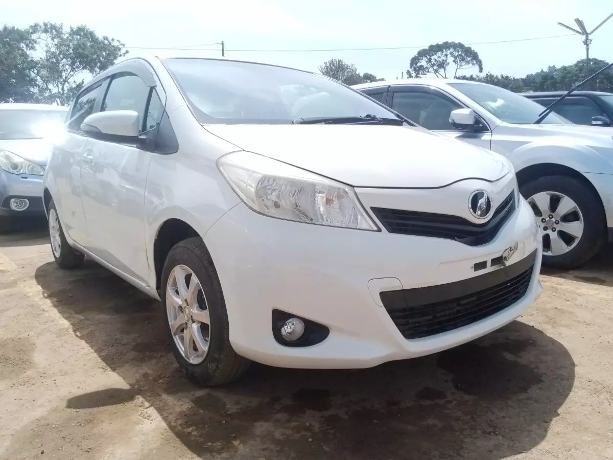 Toyota Vitz   - 2011