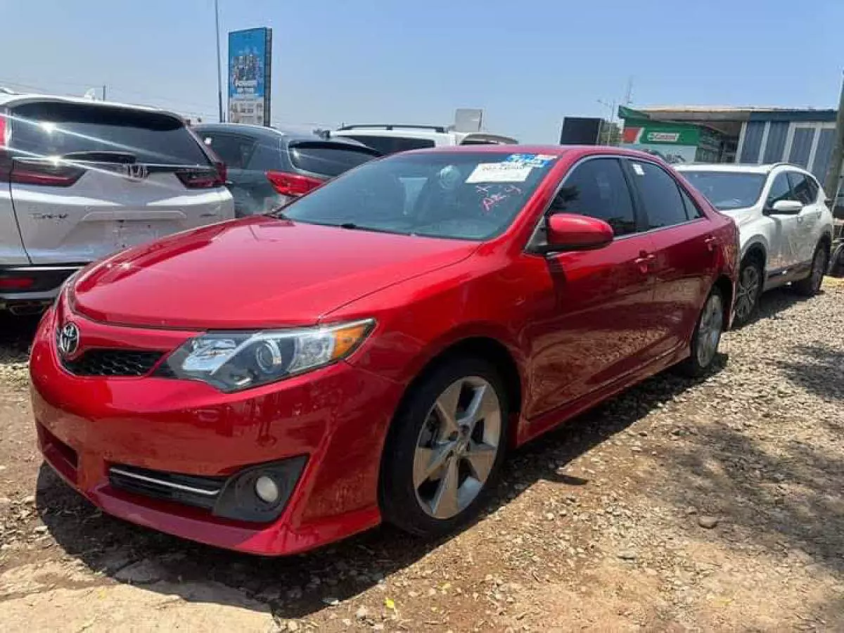 Toyota Camry   - 2014