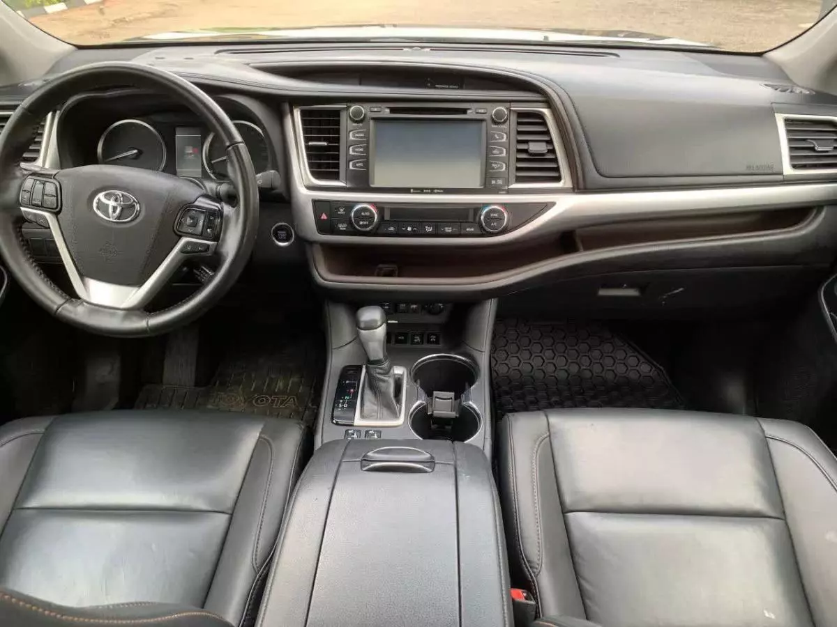 Toyota Highlander   - 2019