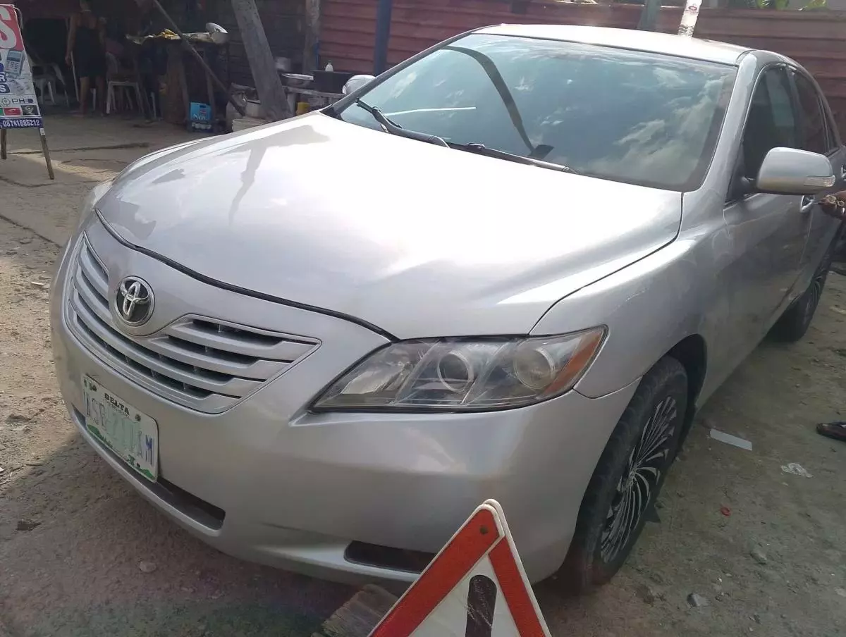 Toyota Camry   - 2009