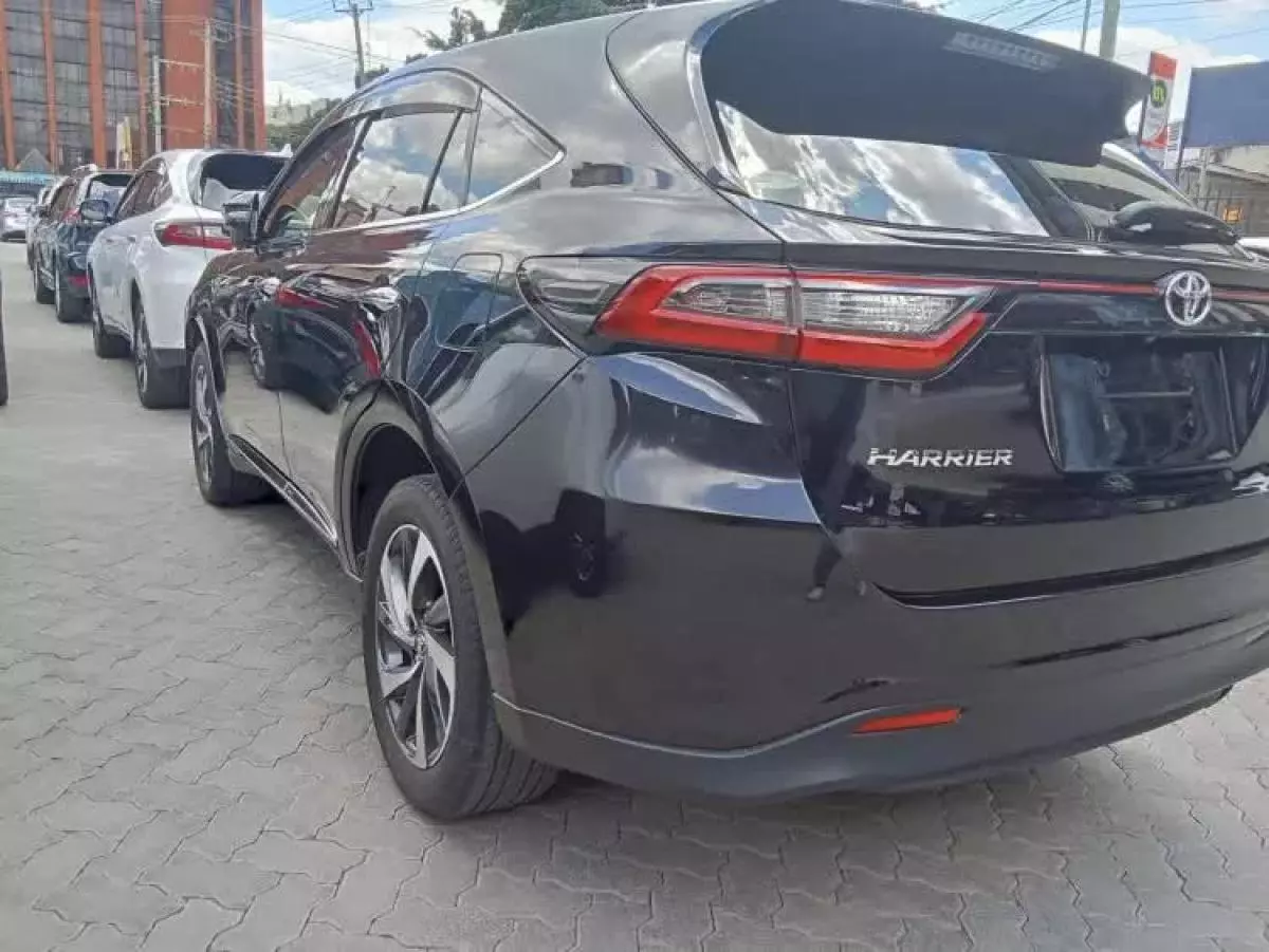 Toyota Harrier   - 2019