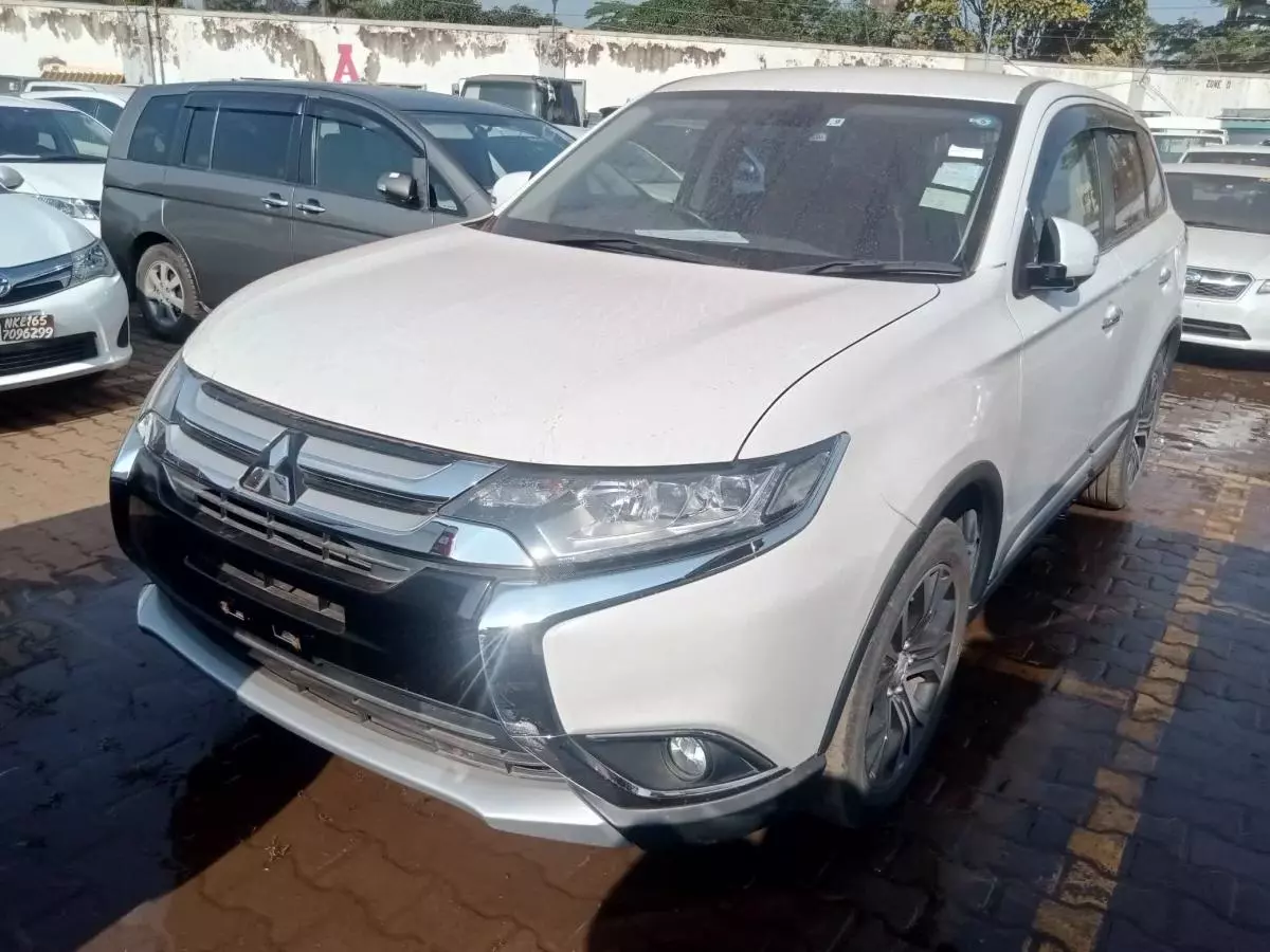 Mitsubishi OUTLANDER   - 2015