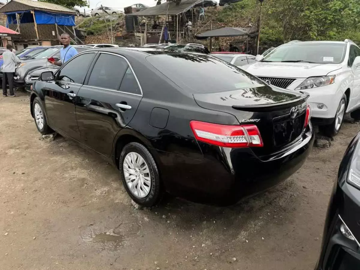 Toyota Camry   - 2011