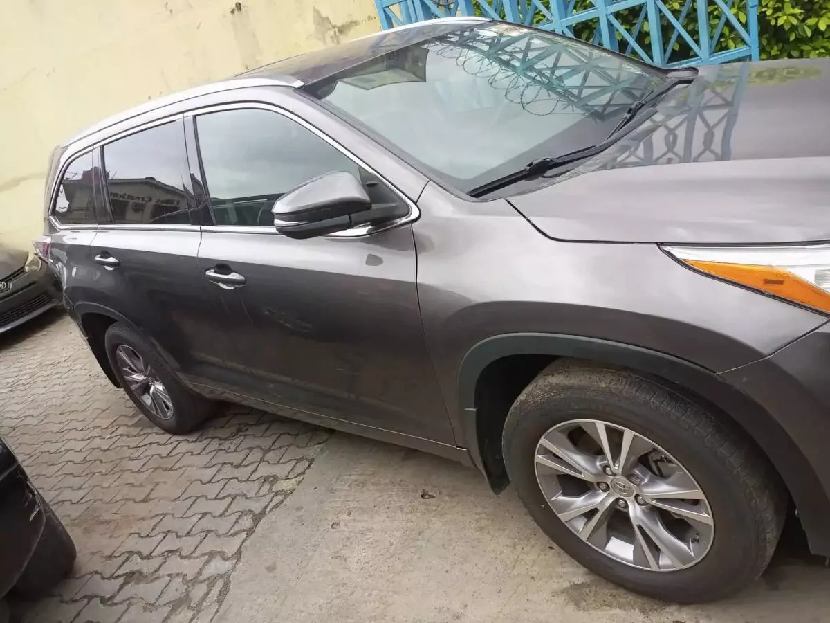 Toyota Highlander   - 2015