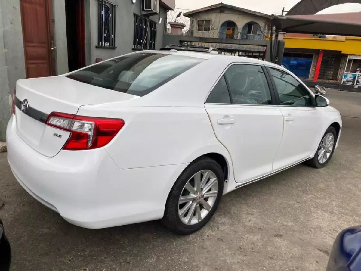 Toyota Camry   - 2012