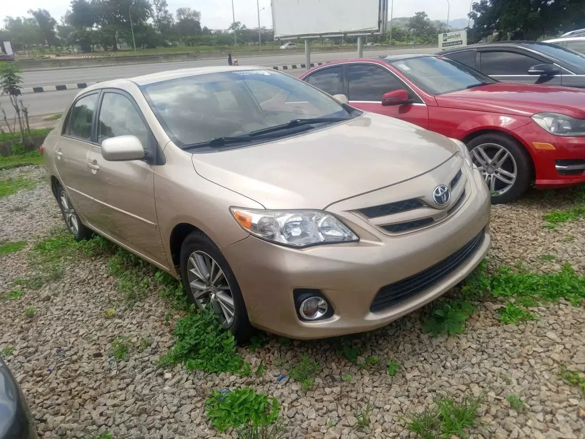 Toyota Corolla   - 2012