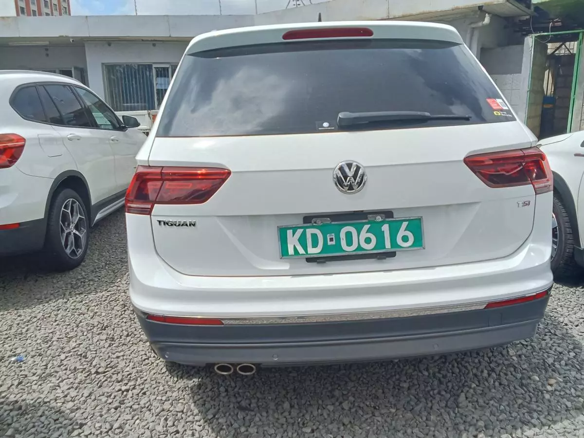 Volkswagen Tiguan   - 2017