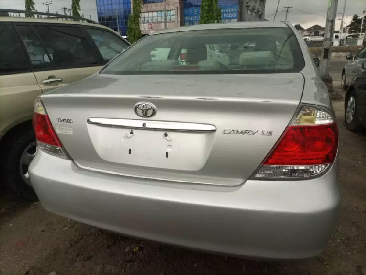 Toyota Camry - 2005