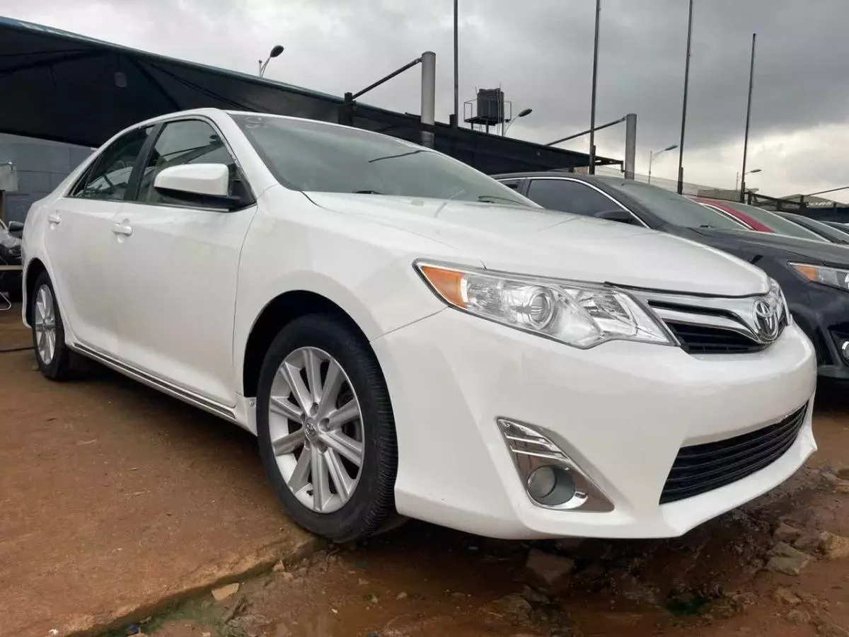 Toyota Camry   - 2014