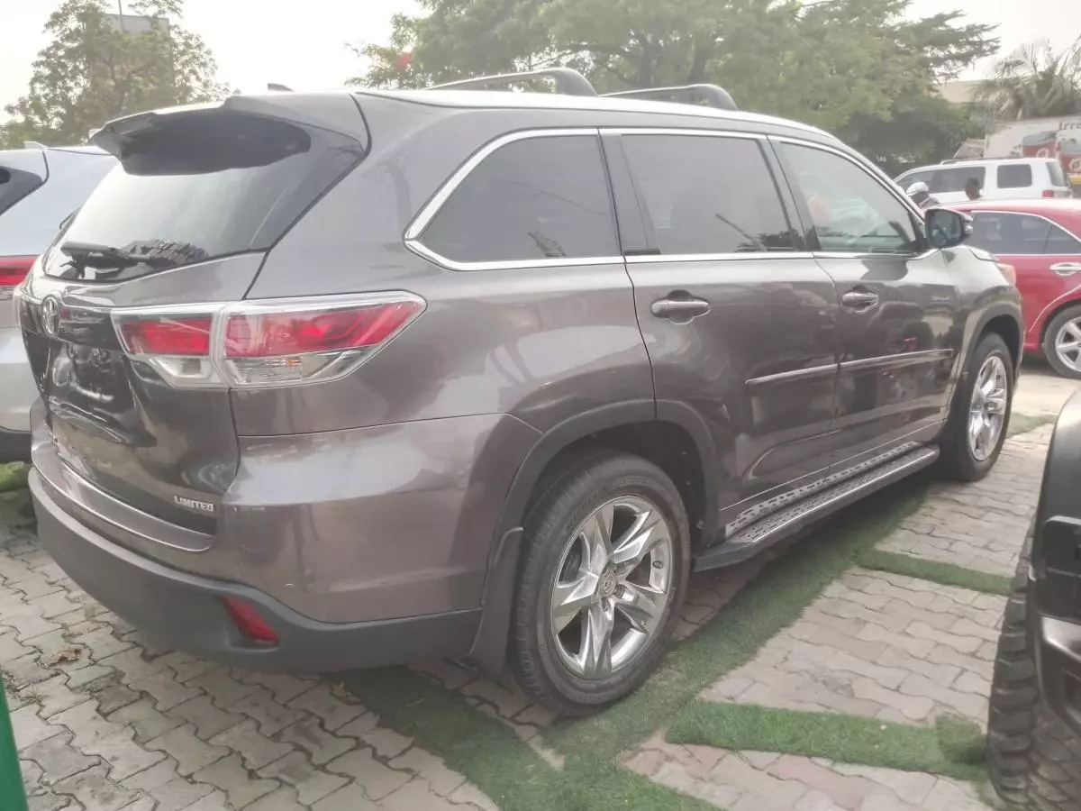 Toyota Highlander   - 2014