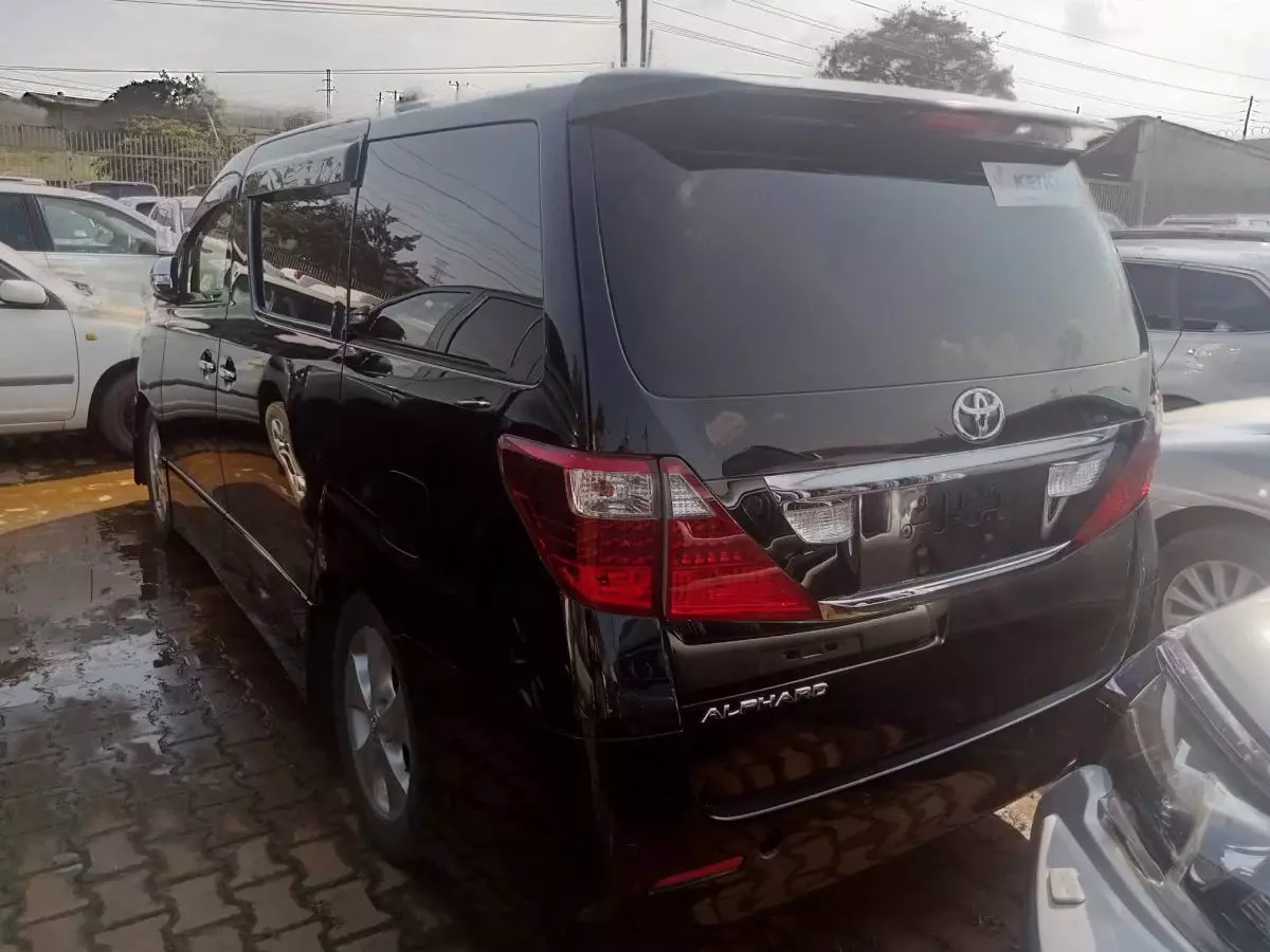 Toyota Alphard   - 2011