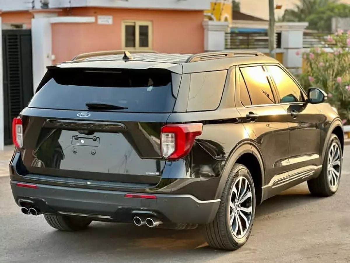 Ford Explorer   - 2023