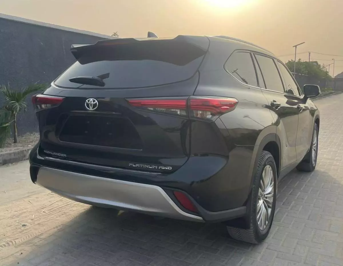 Toyota Highlander   - 2022