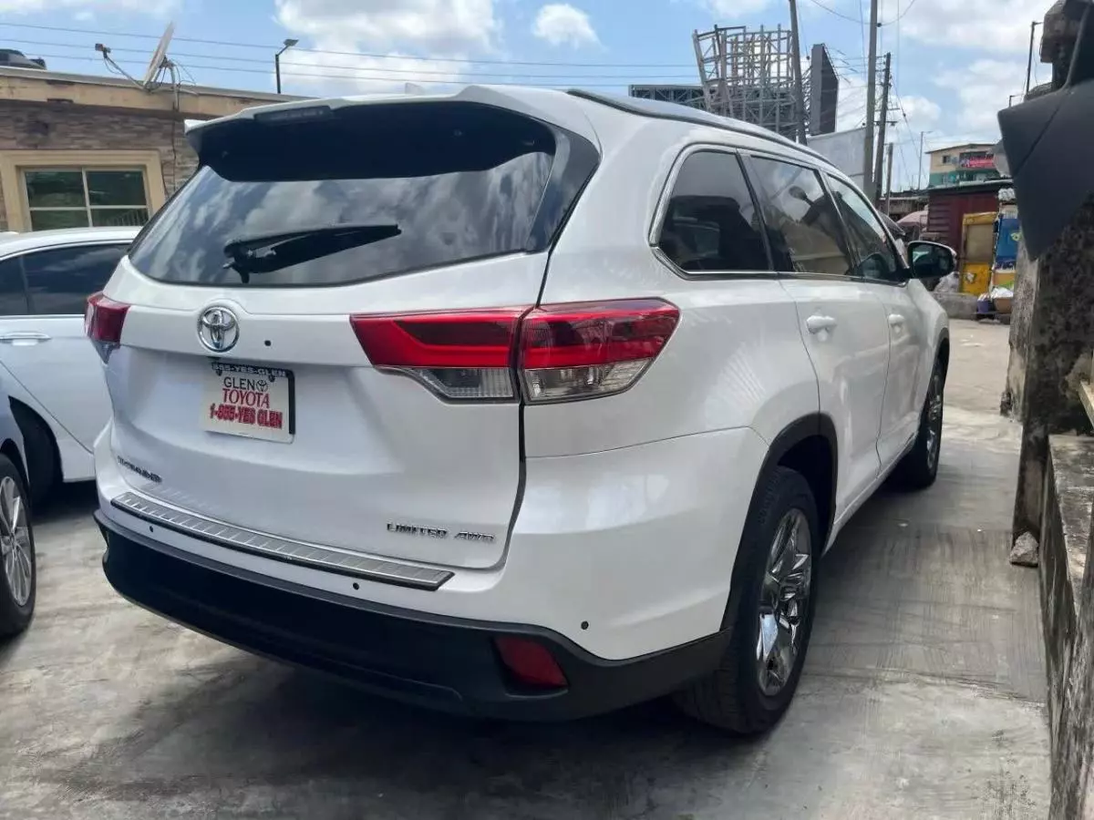 Toyota Highlander   - 2019