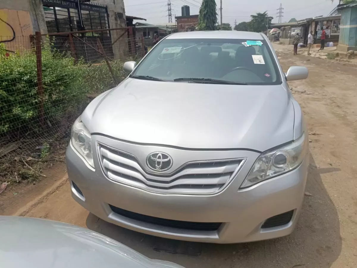 Toyota Camry   - 2011