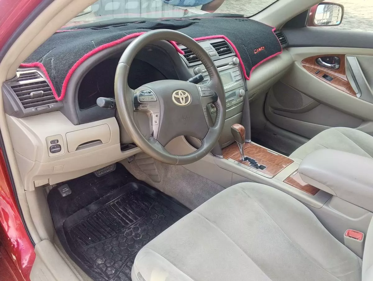 Toyota Camry   - 2009