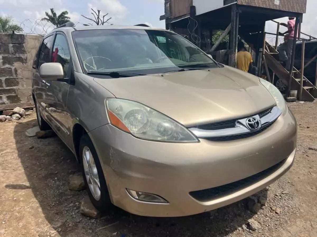 Toyota Sienna   - 2006