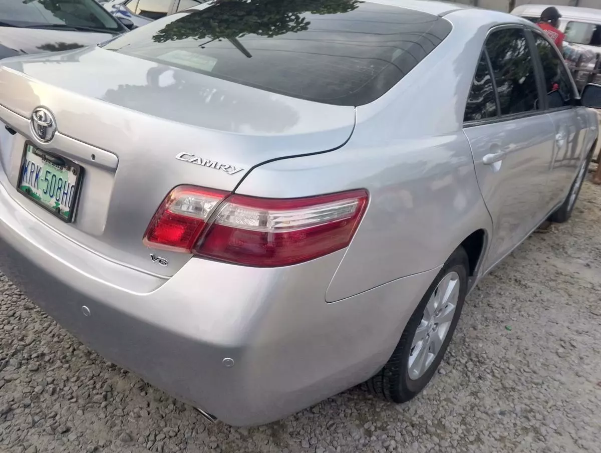 Toyota Camry   - 2009