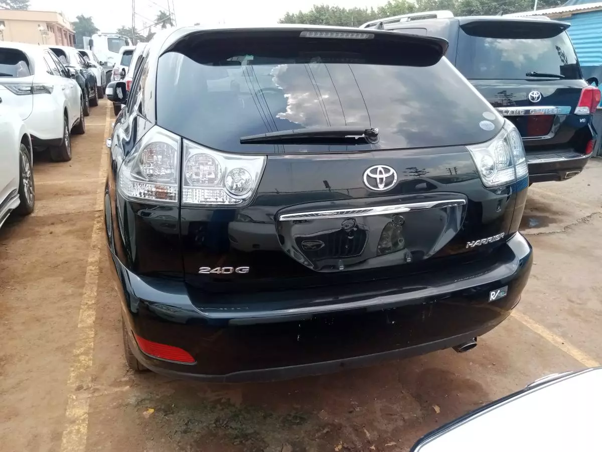 Toyota Harrier   - 2011