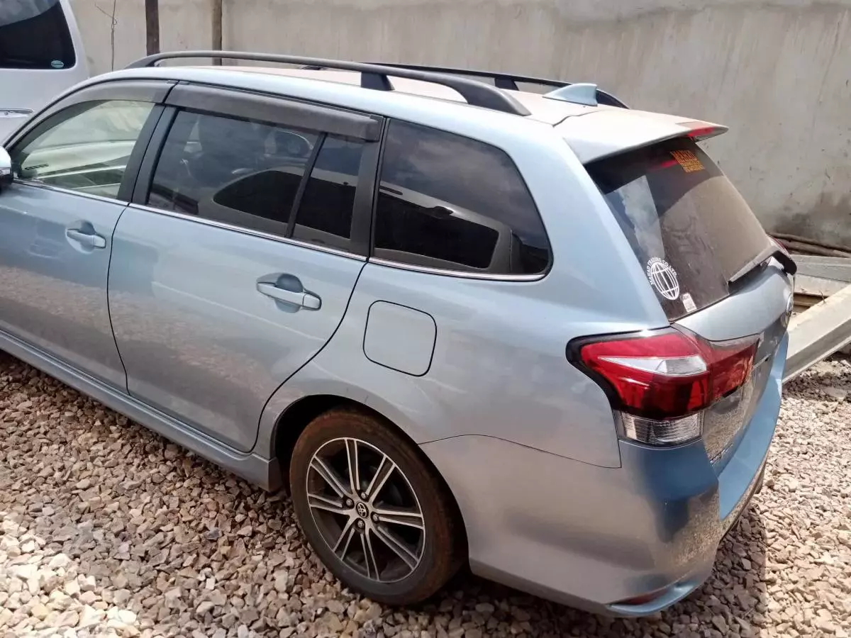 Toyota Fielder hybrid    - 2015