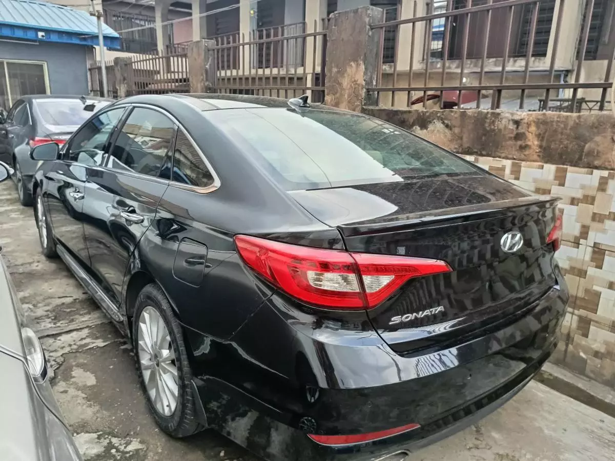 Hyundai Sonata   - 2015