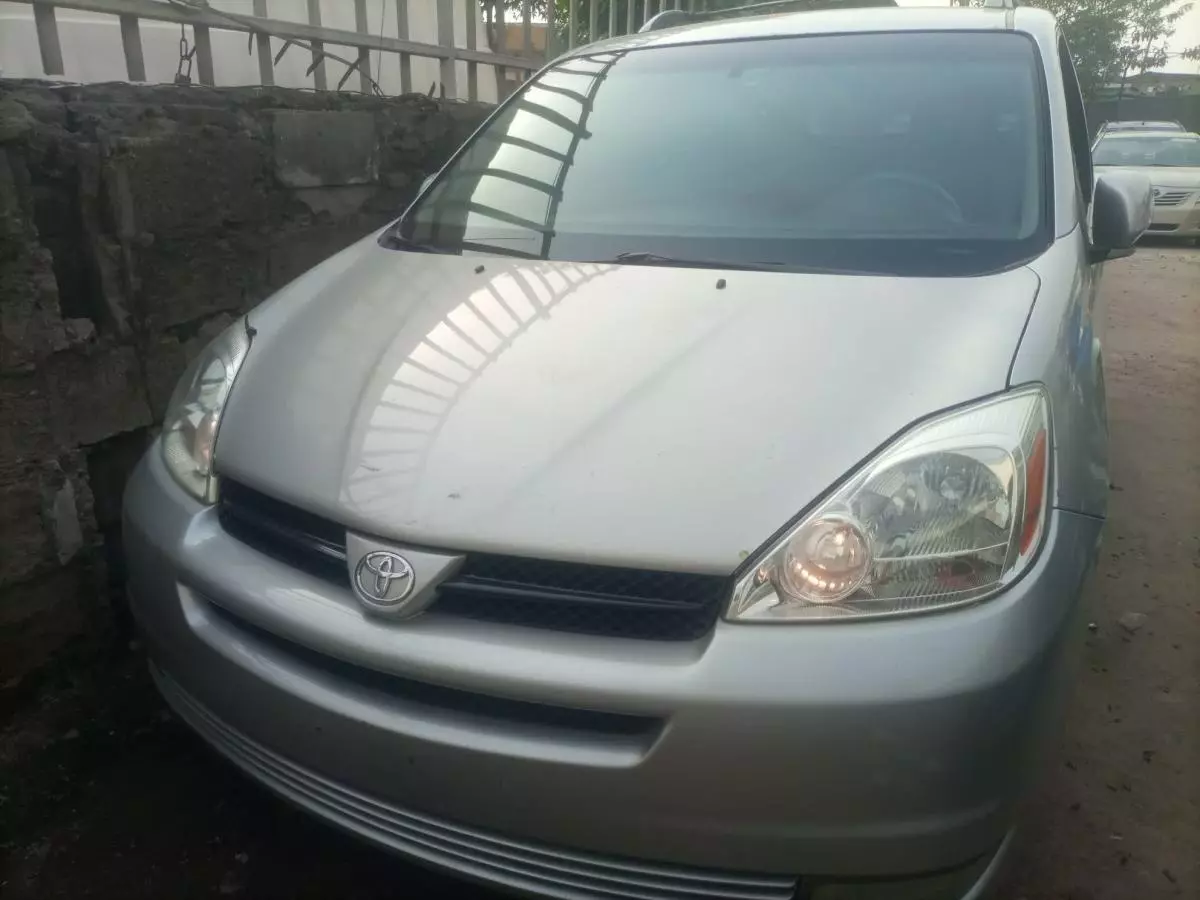 Toyota Sienna - 2004