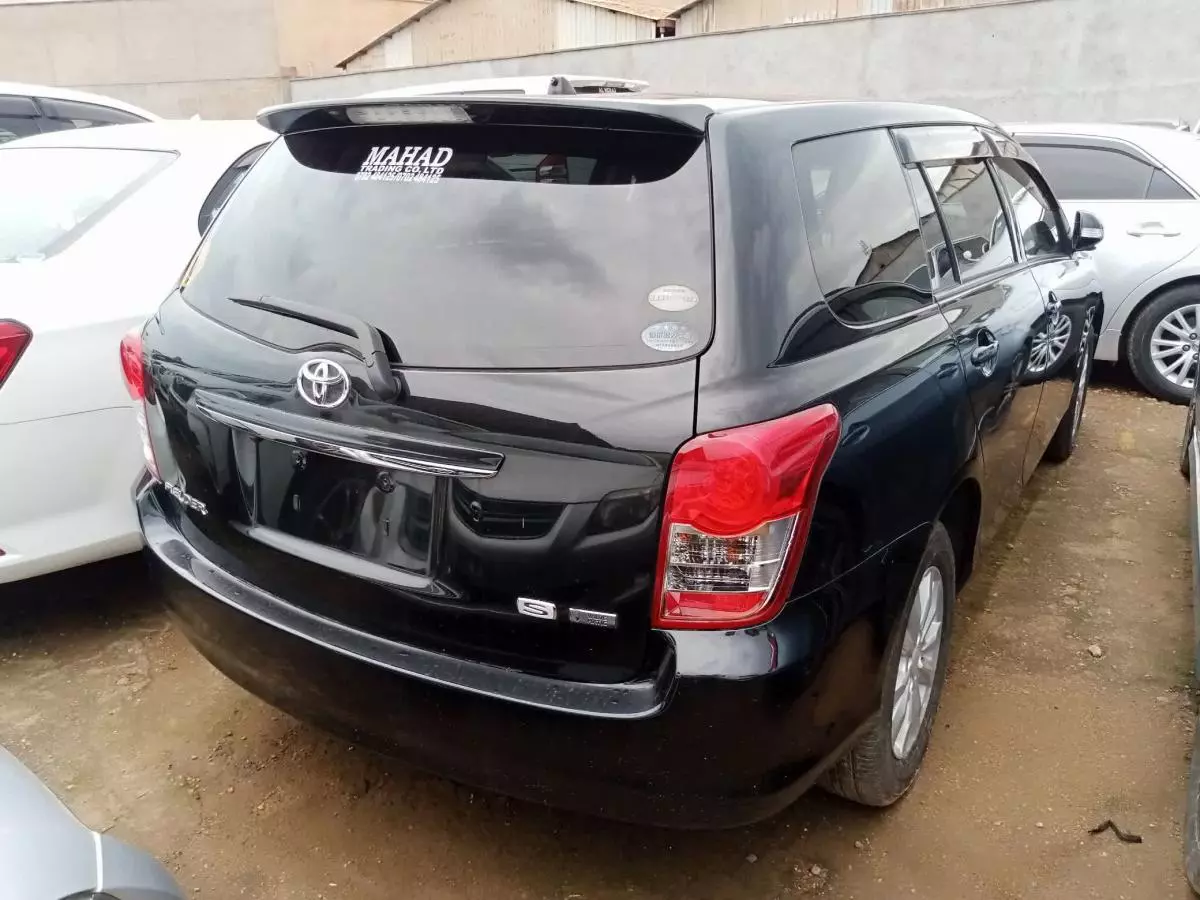 Toyota Fielder    - 2011