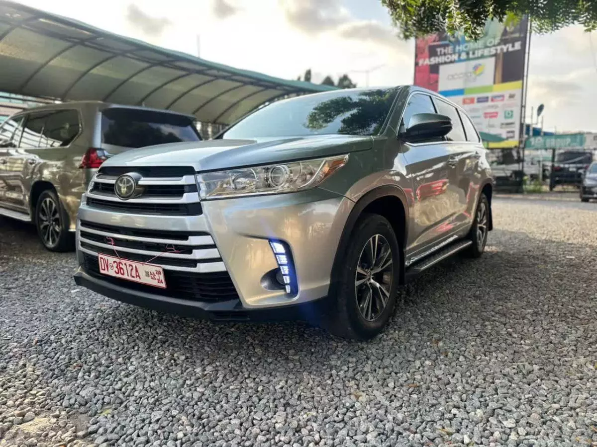 Toyota Highlander   - 2017