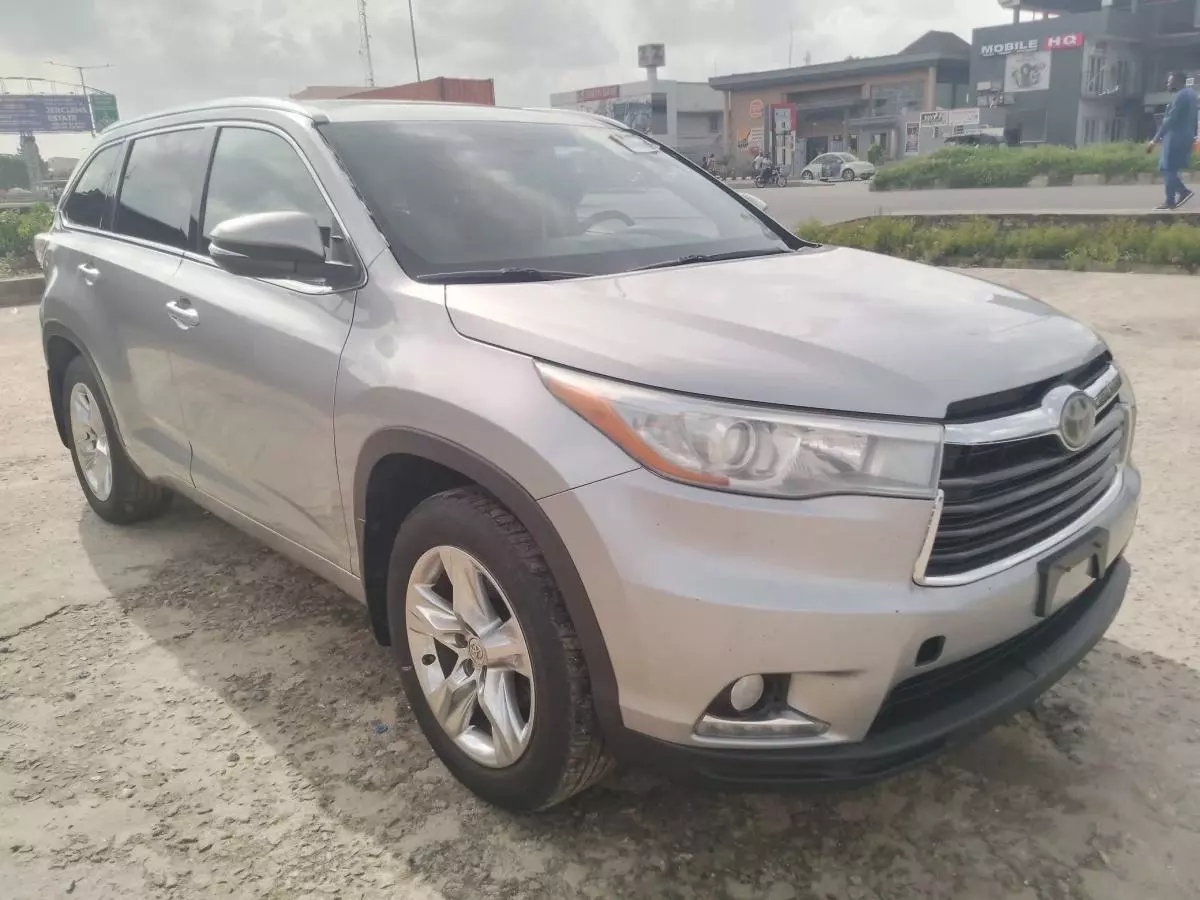 Toyota Highlander   - 2015