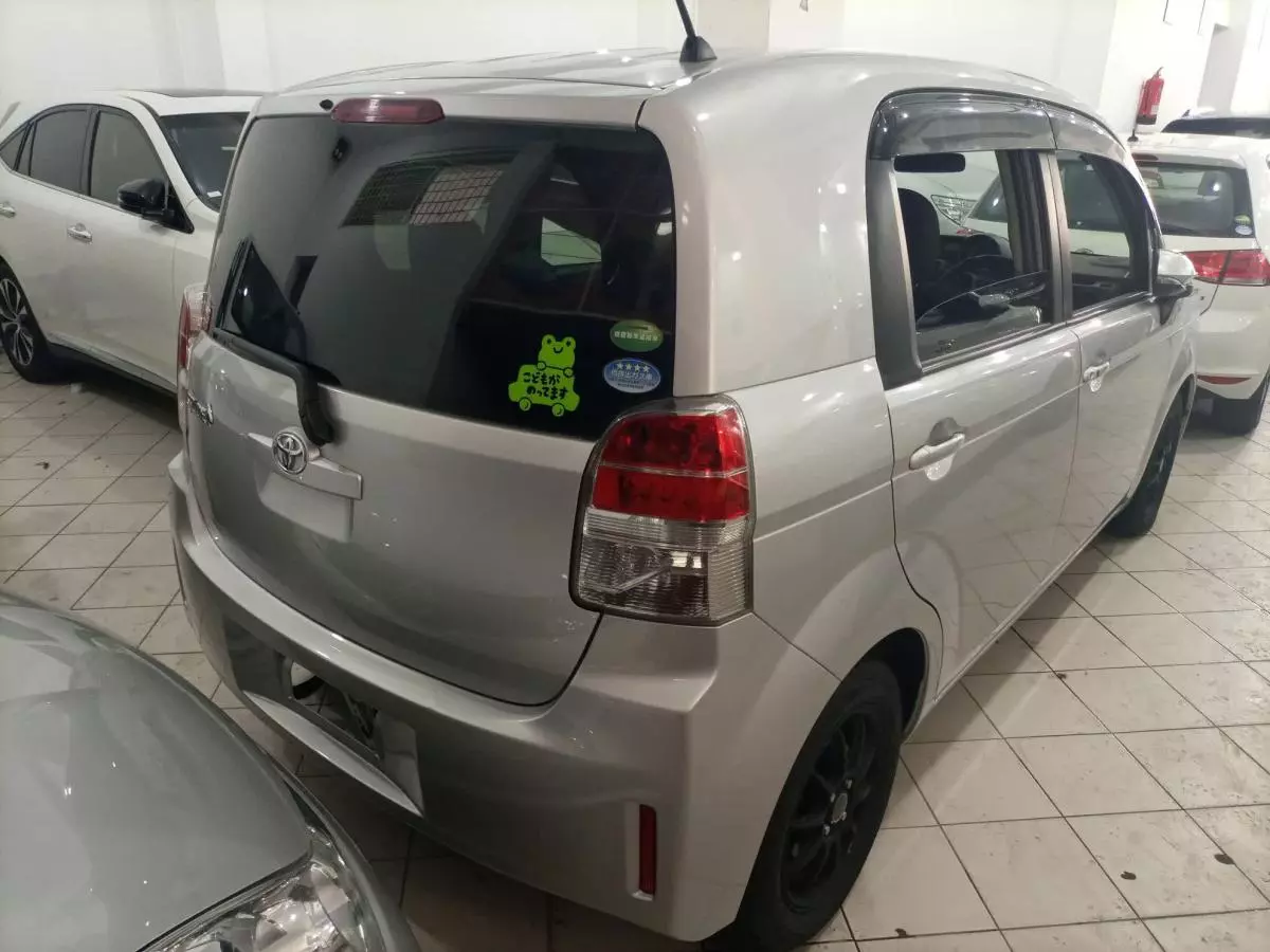 Toyota Spade  - 2016