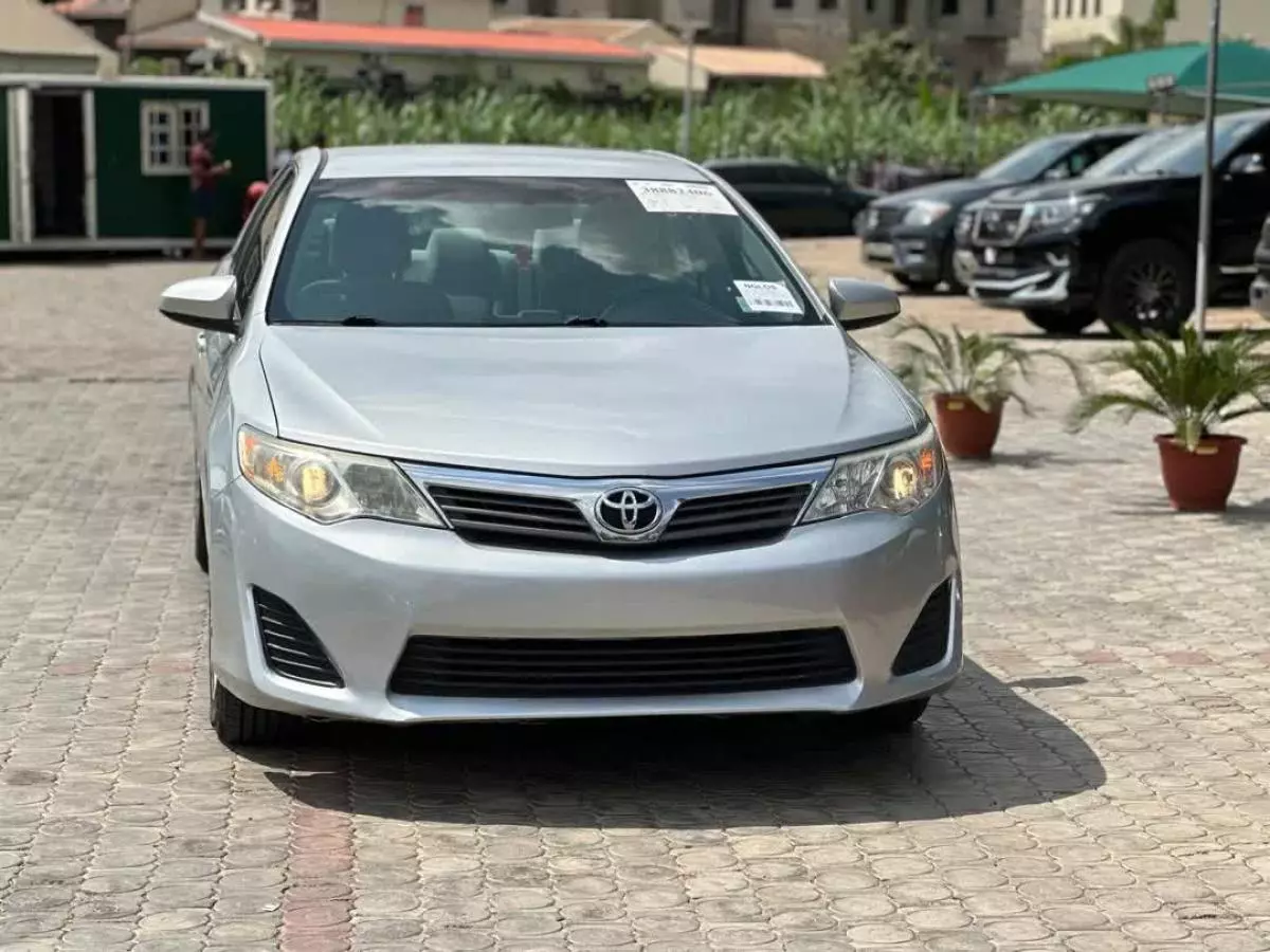 Toyota Camry   - 2012