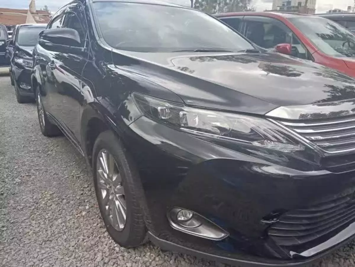 Toyota Harrier   - 2017