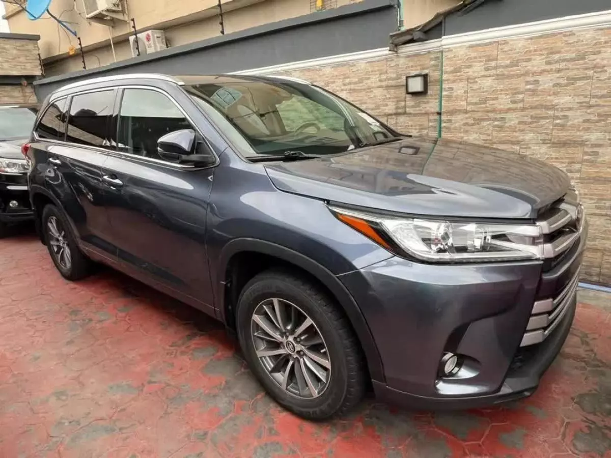 Toyota Highlander   - 2017