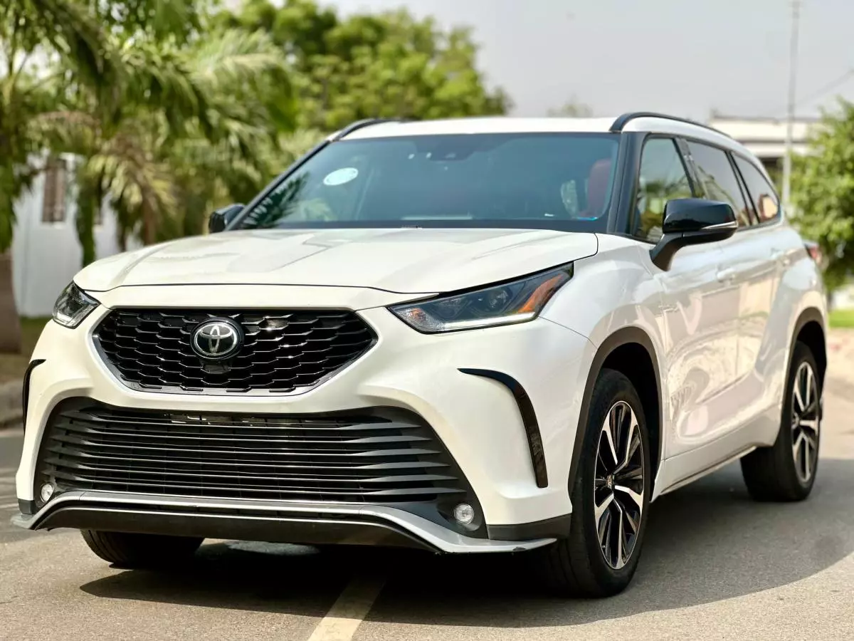 Toyota Highlander   - 2021