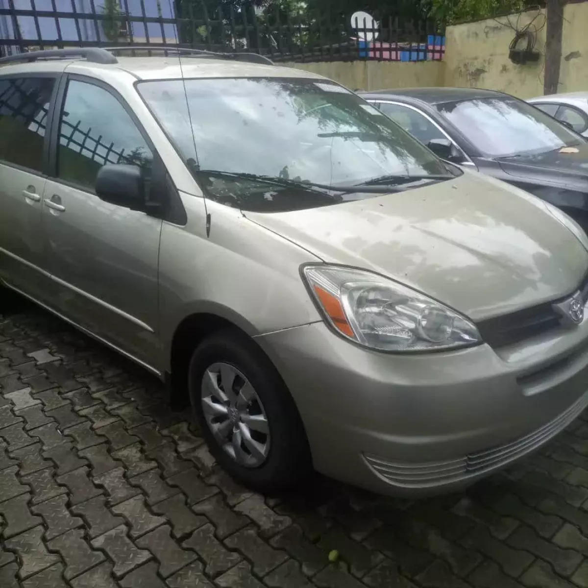 Toyota Sienna   - 2005