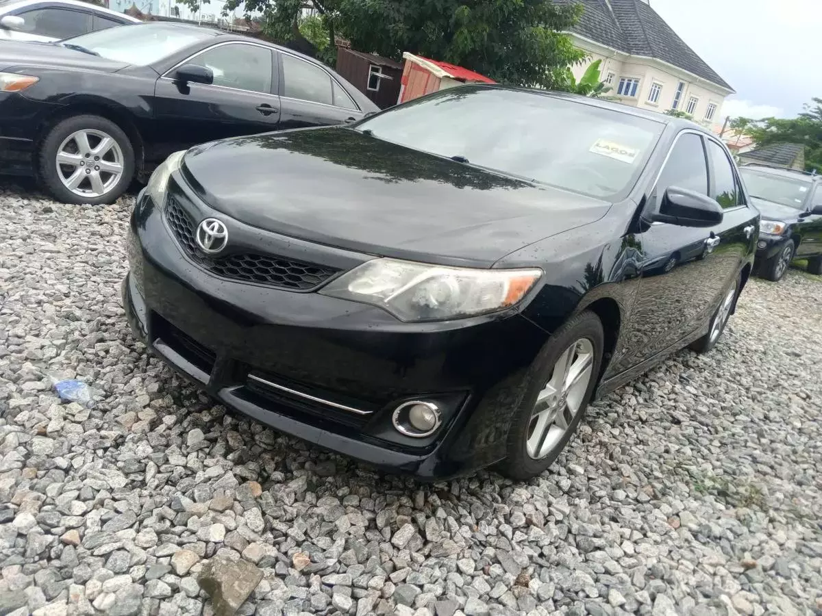 Toyota Camry   - 2013