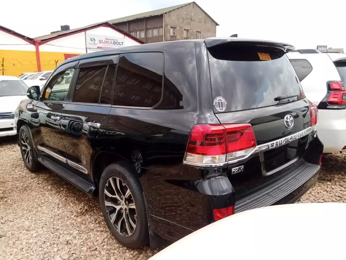 Toyota Landcruiser  V8   - 2018