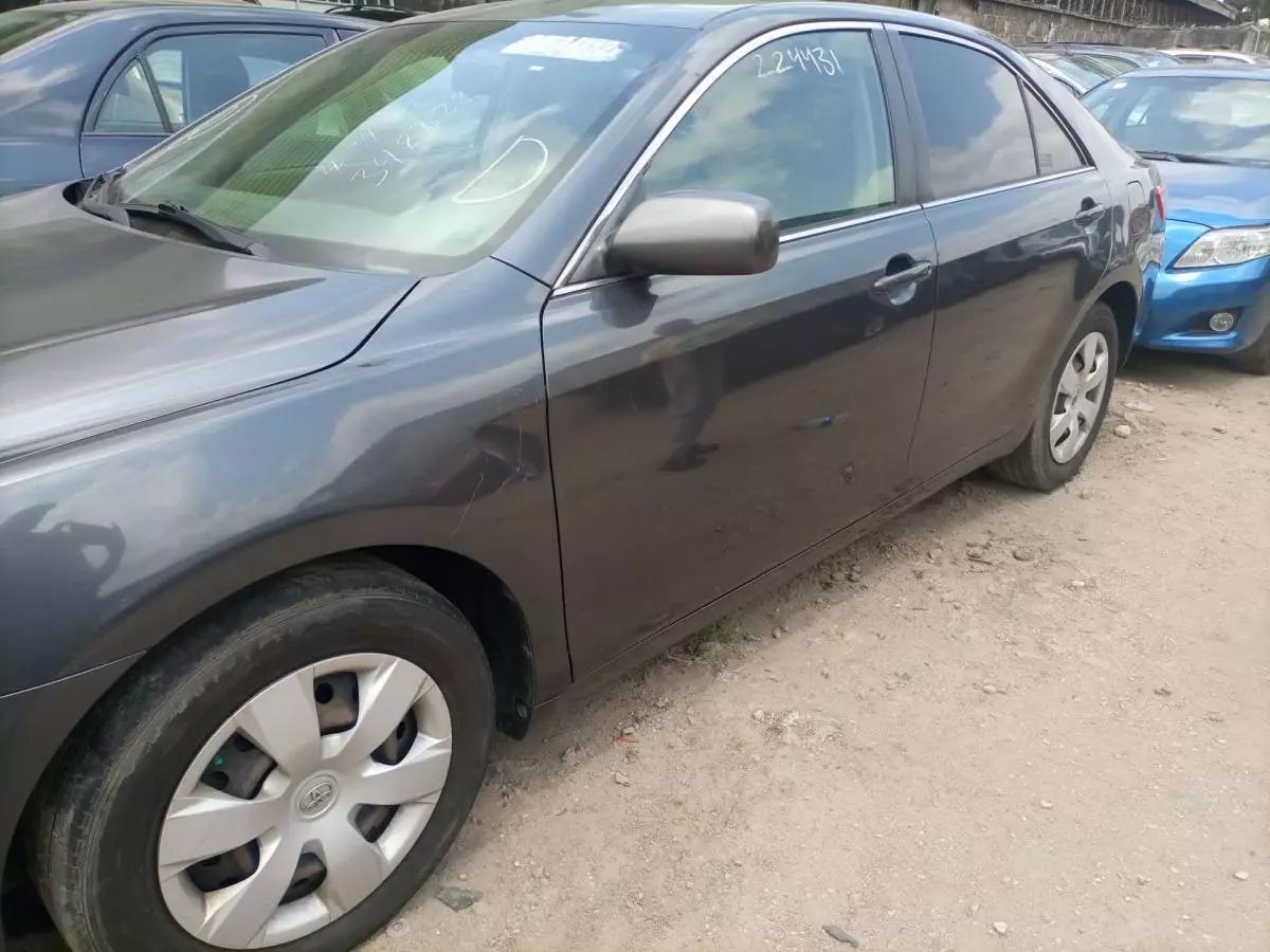 Toyota Camry - 2009